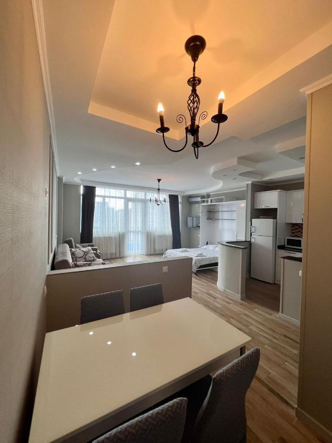 Luxure Apartments Batumi Esterno foto