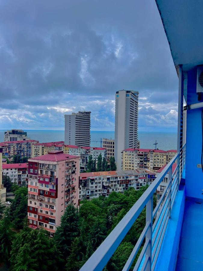 Luxure Apartments Batumi Esterno foto