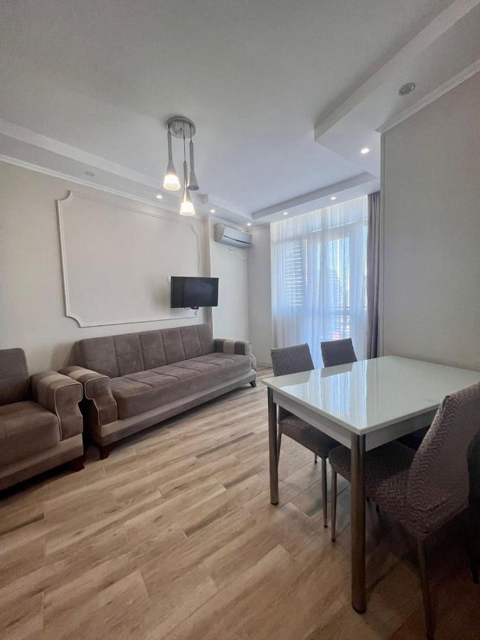 Luxure Apartments Batumi Esterno foto