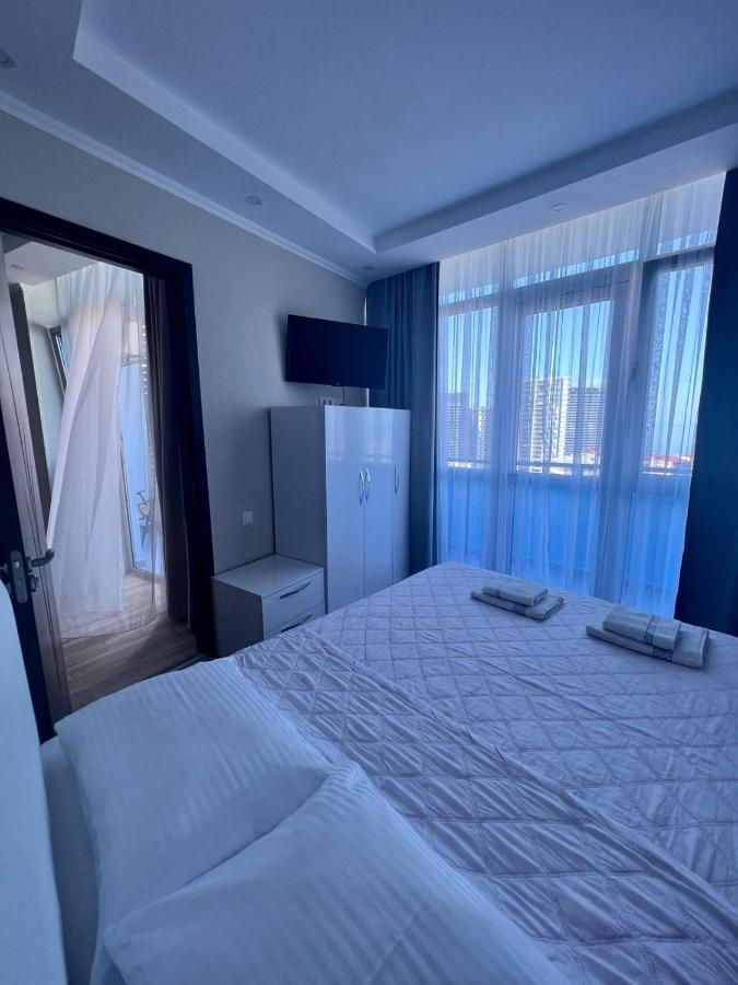Luxure Apartments Batumi Esterno foto